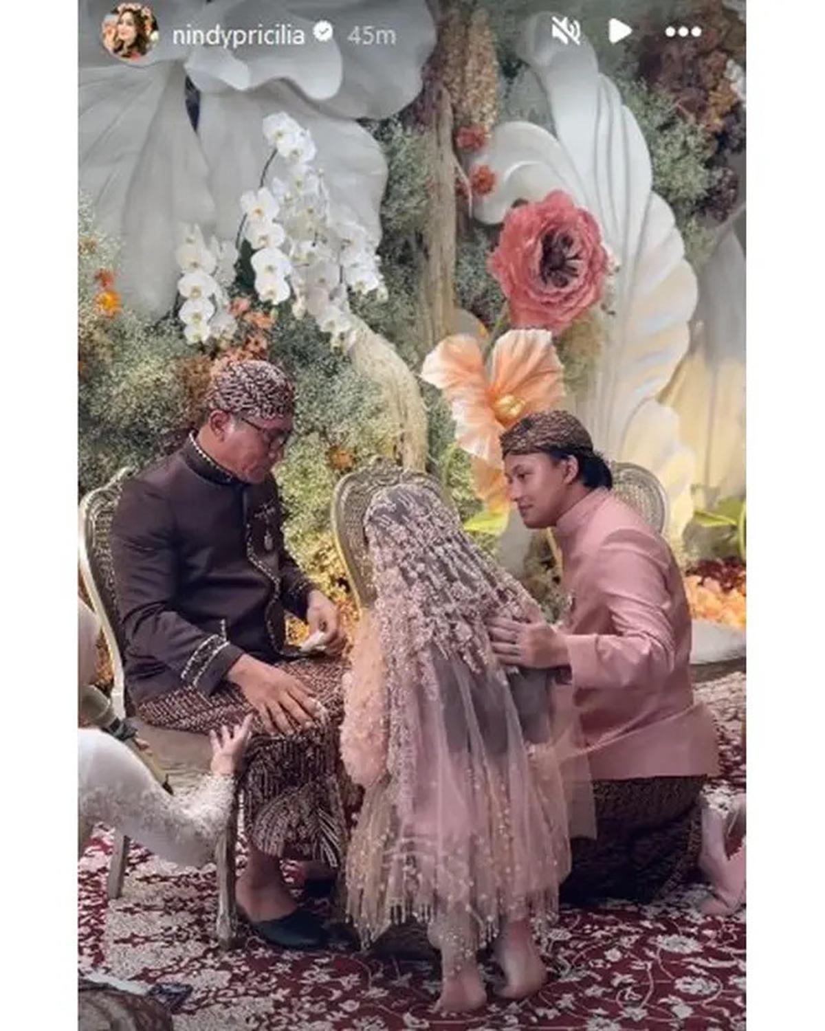 6 Potret Pengajian 7 Bulan Kehamilan Mahalini, Bumil Menawan Pakai Kebaya