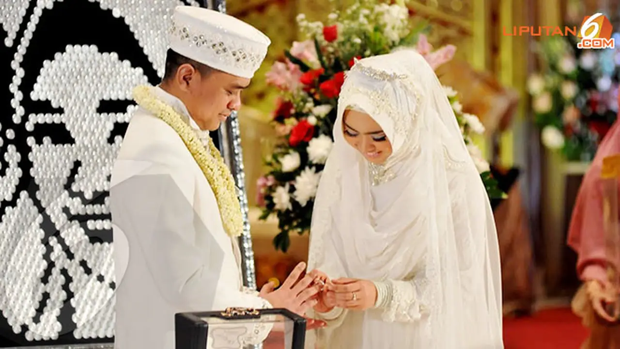 oki-setiana-dewi-140112b.jpg
