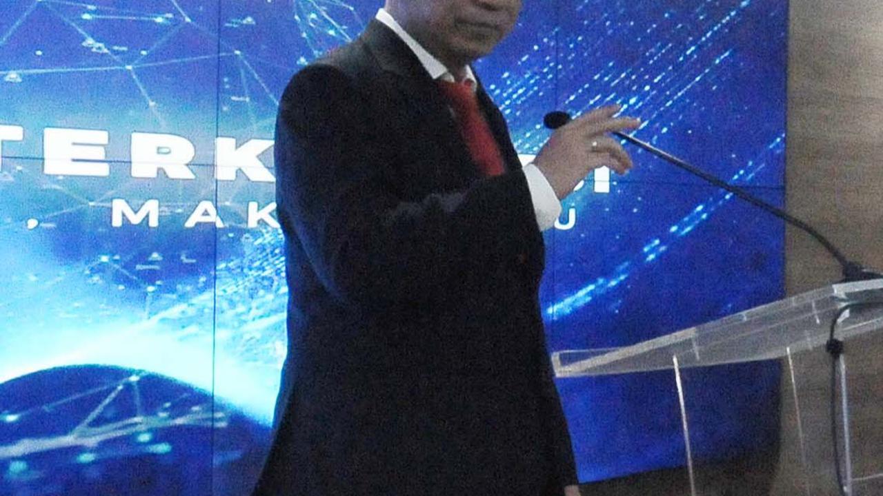 Menteri Komunikasi dan Informatika (Menkominfo) yang baru Budi Arie Setiadi saat bersiap memberi keterangan pers usai melakukan Sertijab di Gedung Kementerian Kominfo, Jakarta, Senin (17/7/2023).