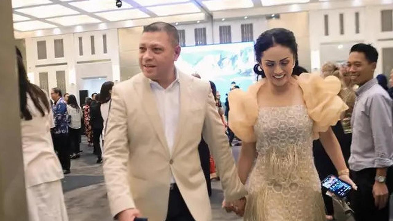 Model Rambut Krisdayanti saat Menemani Sang Suami di Acara Formal, Rapi dan Cantik