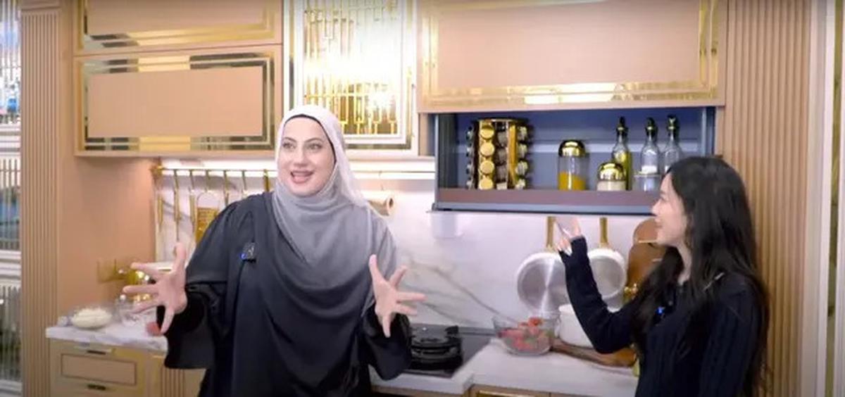 10 Potret Dapur Rumah Tasyi Athasyia, Super Canggih hingga Estetika Glamor dengan Sentuhan Putih dan Emas