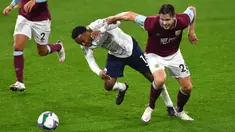 Penyerang Manchester City, Raheem Sterling berebut bola dengan pemain  Burnley, Kevin Long pada laga babak keempat Piala Liga Inggris di Turf Moor, Kamis (1/10/2020) dini hari WIB. Raheem Sterling mencetak dua gol saat Manchester City menang 3-0 atas Burnley. (Paul Ellis/Pool via AP)
