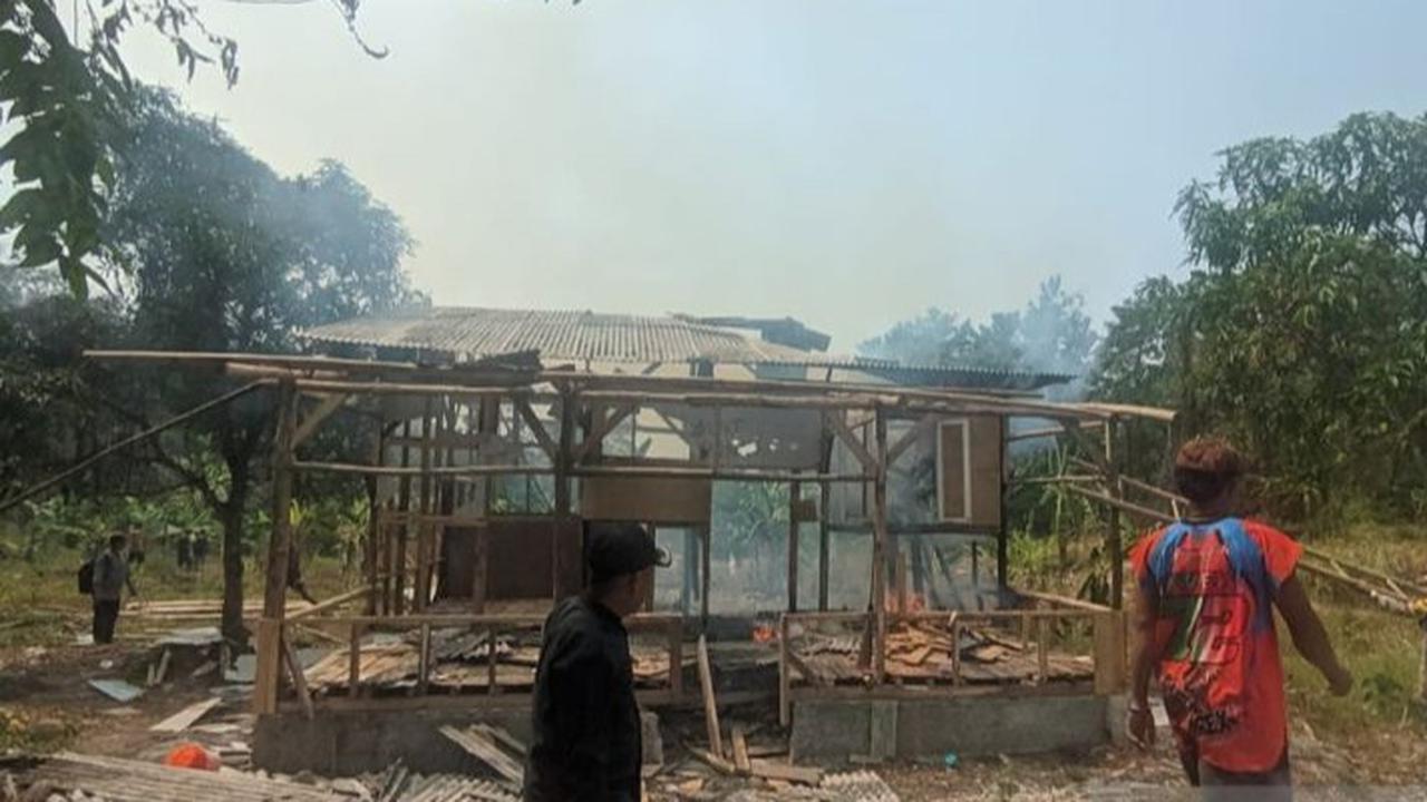 Diduga Jadi Praktik Perdukunan, Puluhan Makam Keramat Palsu di Sukabumi Dibongkar Warga