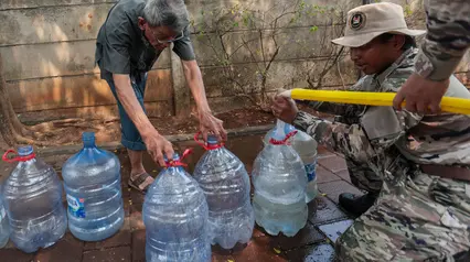 Warga Lenteng Agung Antre Air Bersih di Tengah Kekeringan