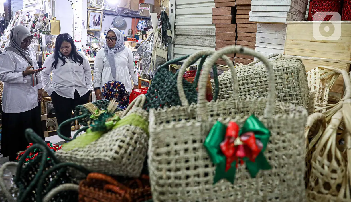 Parsel dan hampers yang banyak dipesan biasanya adalah kue kering. (Liputan6.com/Faizal Fanani)