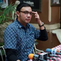 Meski telah hijrah, pria kelahiran Jakarta 24 Januari 1982 silam ini pun tidak sepenuhnya meninggalkan dunia hiburan yang telah membesarkan namanya tersebut. (Deki Prayoga/Bintang.com)