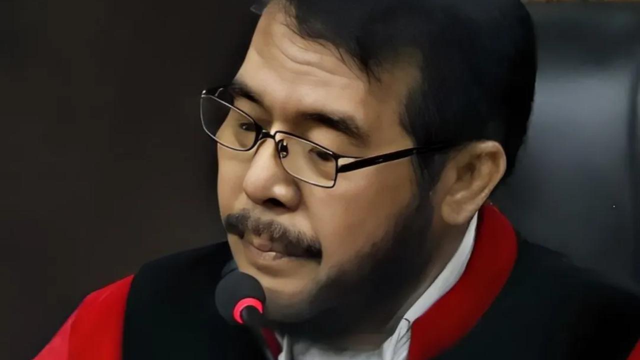 Diberitakan sebelumnya, Ketua Majelis Kehormatan Mahkamah Konstitusi (MKMK) Jimly Asshiddiqie mengatakan, hakim konstitusi dilarang untuk membocorkan hal-hal yang terjadi selama Rapat Permusyawaratan Hakim (RPH). <br>