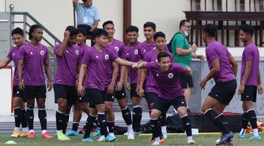 Foto: Dibohongi Vietnam, Timnas Indonesia Masih Latihan di Lapangan yang Buruk Jelang Hadapi Timor Leste di SEA Games 2021