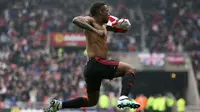 Video momen penting Premier League pekan ke-37, Gol Jermain Defoe berhasil menyelamatkan Sunderland dari jurang degradasi.