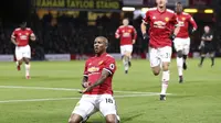 Gelandang Manchester United, Ashley Young,  melakukan selebrasi setelah membobol gawang Watford, pada laga lanjutan Premier League, Rabu (29/11/2017) dini hari WIB. (AP/Andrew Matthews).