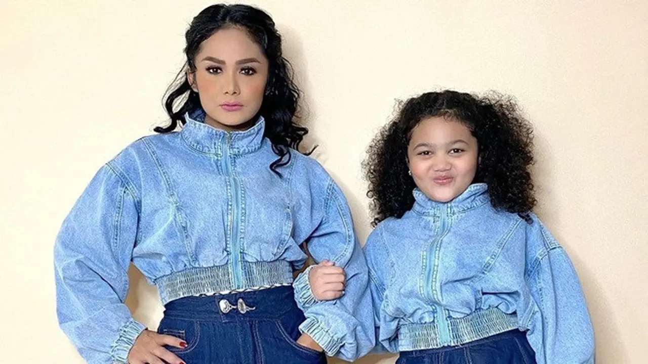 7 Potret Kebersamaan Krisdayanti dan Amora Lemos, Kembali Duet Bersama