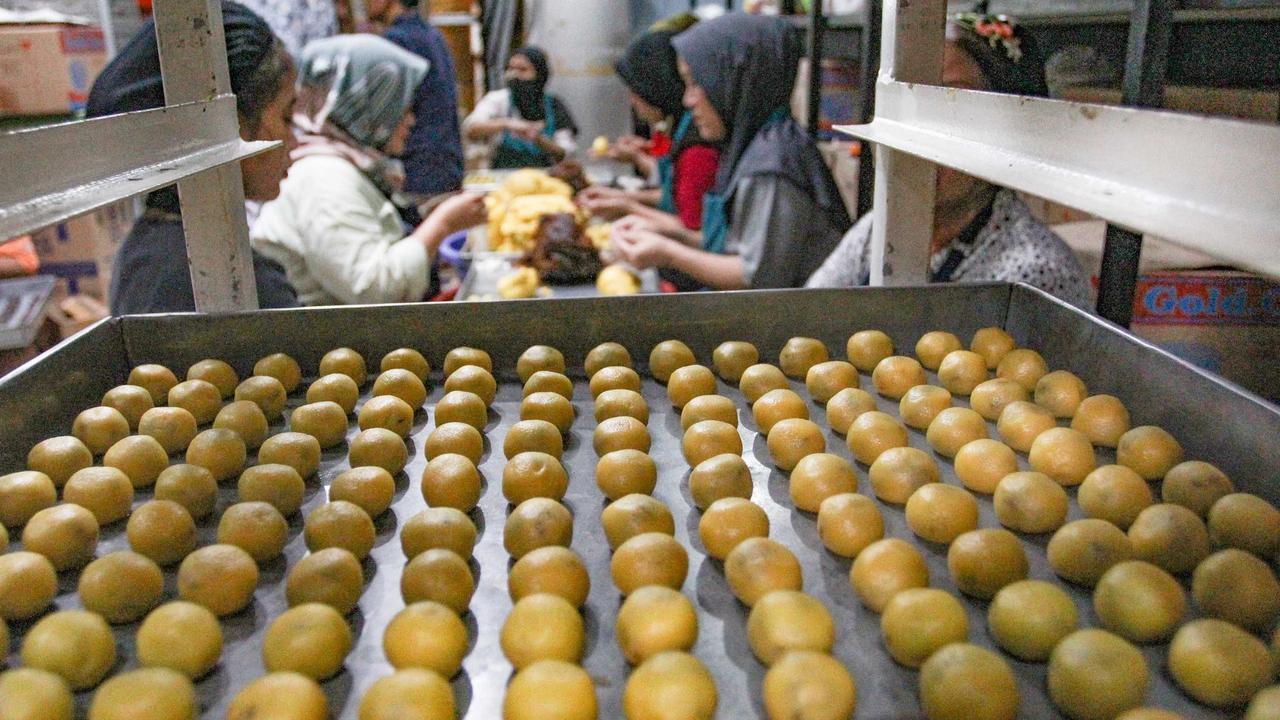 FOTO: Produksi Kue Lebaran Kampung Nastar Meningkat Jelang Lebaran