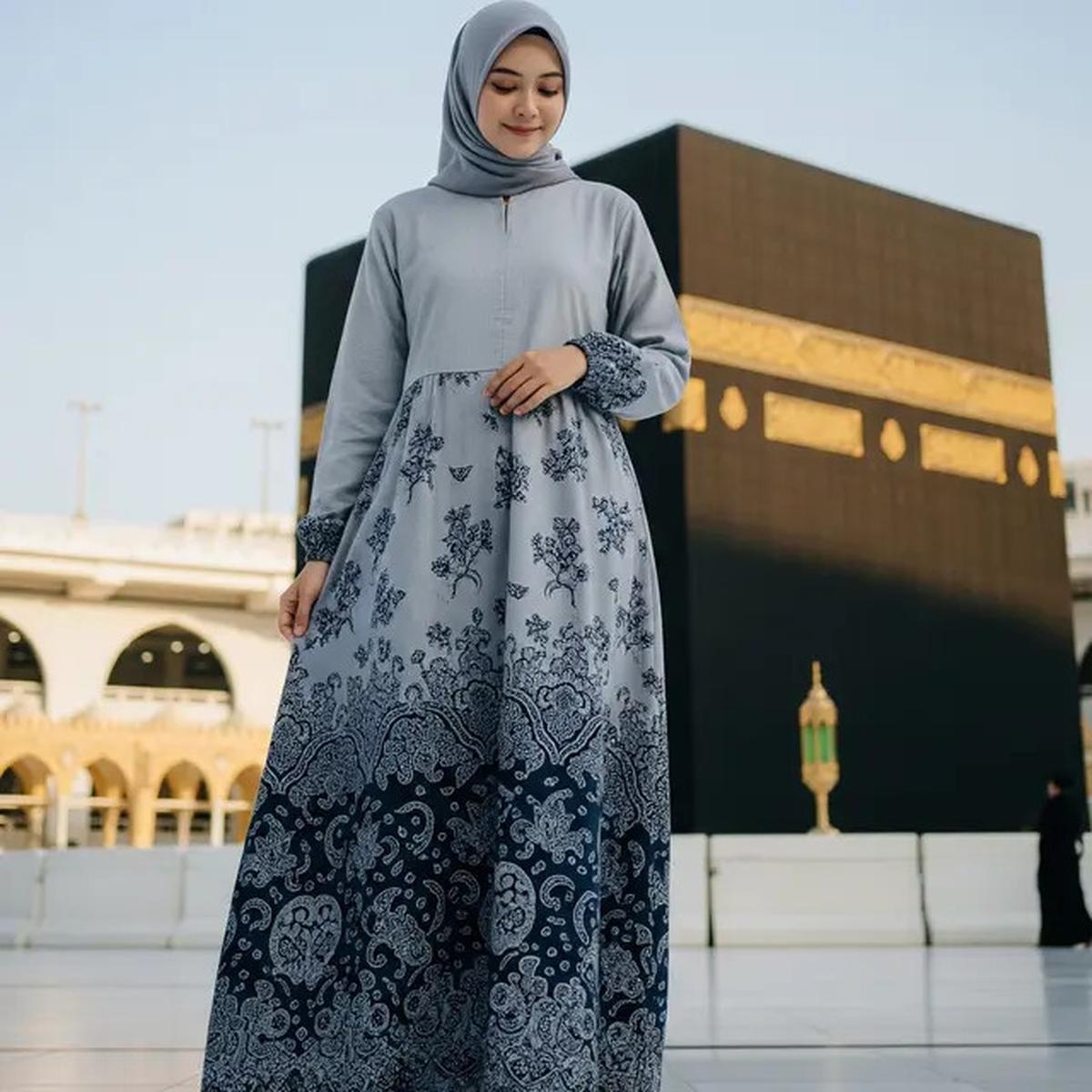 7 Model Gamis Batik Buat Umroh yang Anggun dan Nyaman Dipakai Seharian