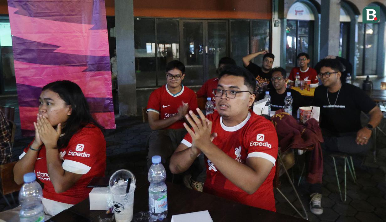 <p>Suasana Roaring Night Premier League Liverpool vs Tottenham Hotspur yang digelar oleh Komunitas penggemar Liverpool, Bigreds di Park 15th Kemang, Jakarta Selatan, Minggu (5/5/2024). (Bola.com/M Iqbal Ichsan)</p>