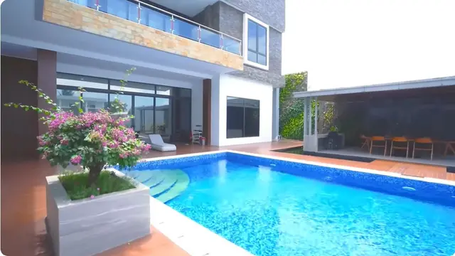 6 Potret Area Belakang Rumah Richard Lee yang Kini Dijual, Ada Kolam Ikan Koi