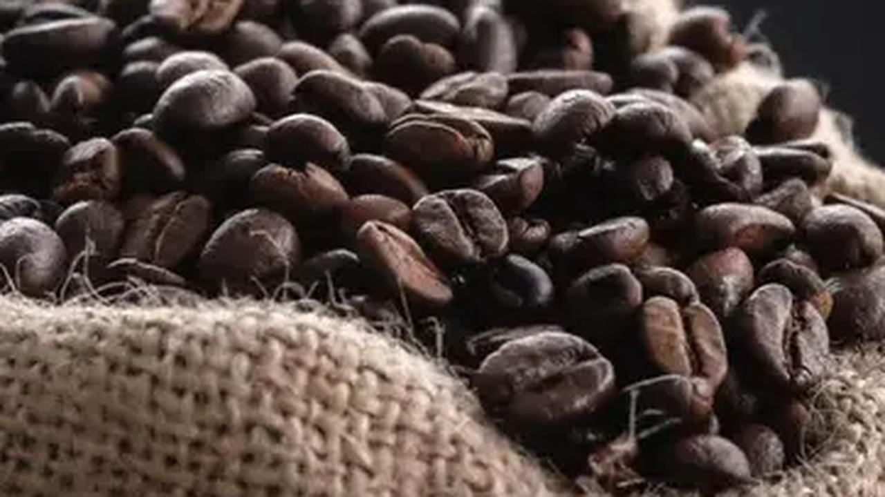 Tiga daerah di Jawa Timur ini dikenal dengan satu komoditas unggulan. Kabupaten Bondowoso, Kabupaten Malang, dan Kabupaten Banyuwangi yang merupakan Desa Devisa dengan produk penghasil kopi.