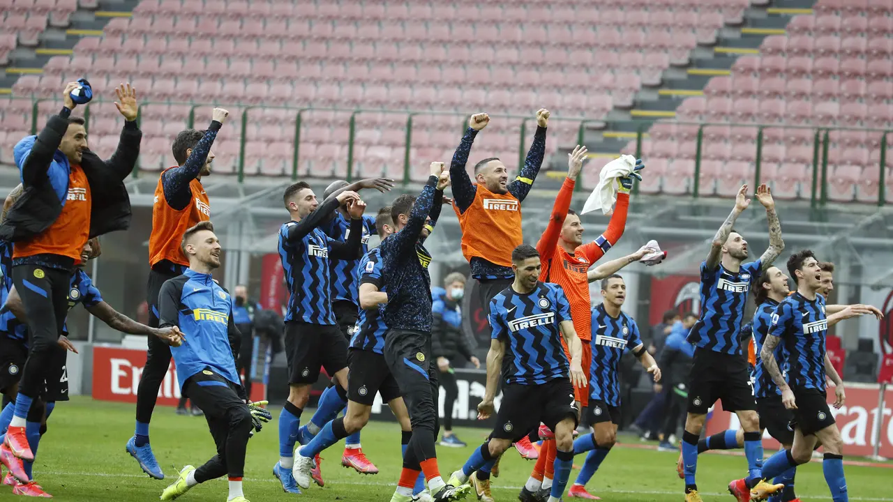 FOTO: Inter Milan Menjauh Usai Kalahkan AC Milan 3-0