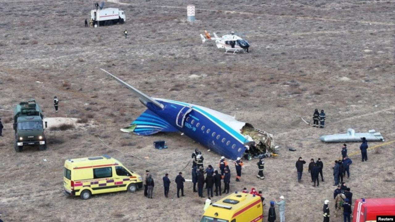 Rekaman Video di Dalam Pesawat Azerbaijan Airlines Sebelum Jatuh, Seorang Penumpang Begitu Tenang Terus Membaca Syahadat & Takbir