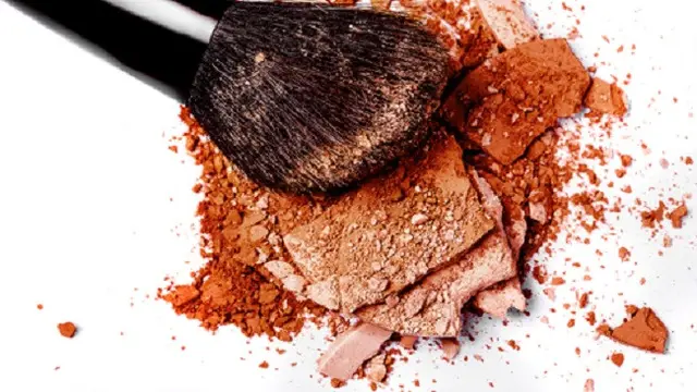 [Bintang] Selain Mengaplikasikan Foundation, Berikut Manfaat Lain Beauty Blender untuk Kecantikan