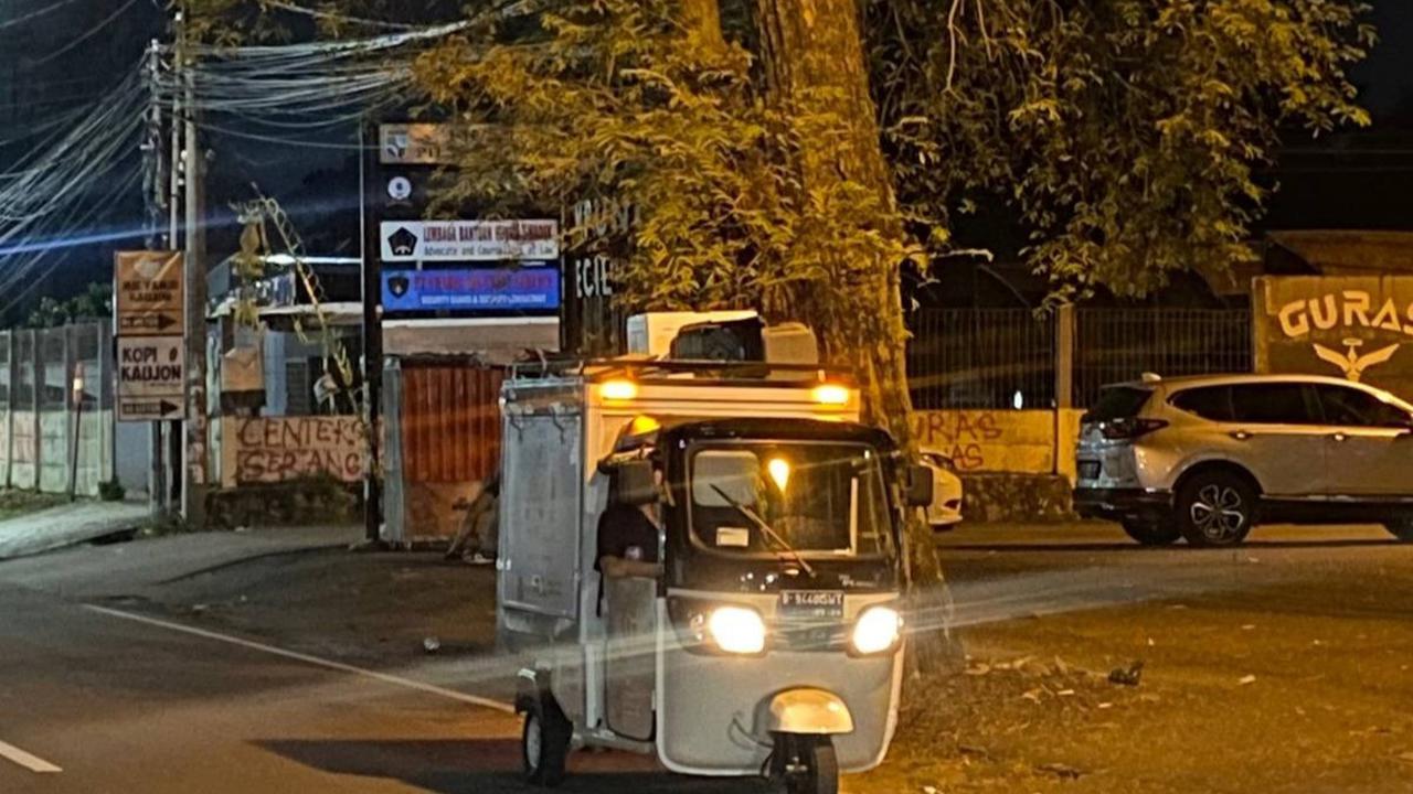 Unik Banget, Lika Liku Pria Putuskan Buka Usaha Kopi Pakai Bajaj Ini Curi Perhatian