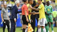 James Rodriguez cedera dalam laga melawan Senegal. (AP/Martin Meissner)