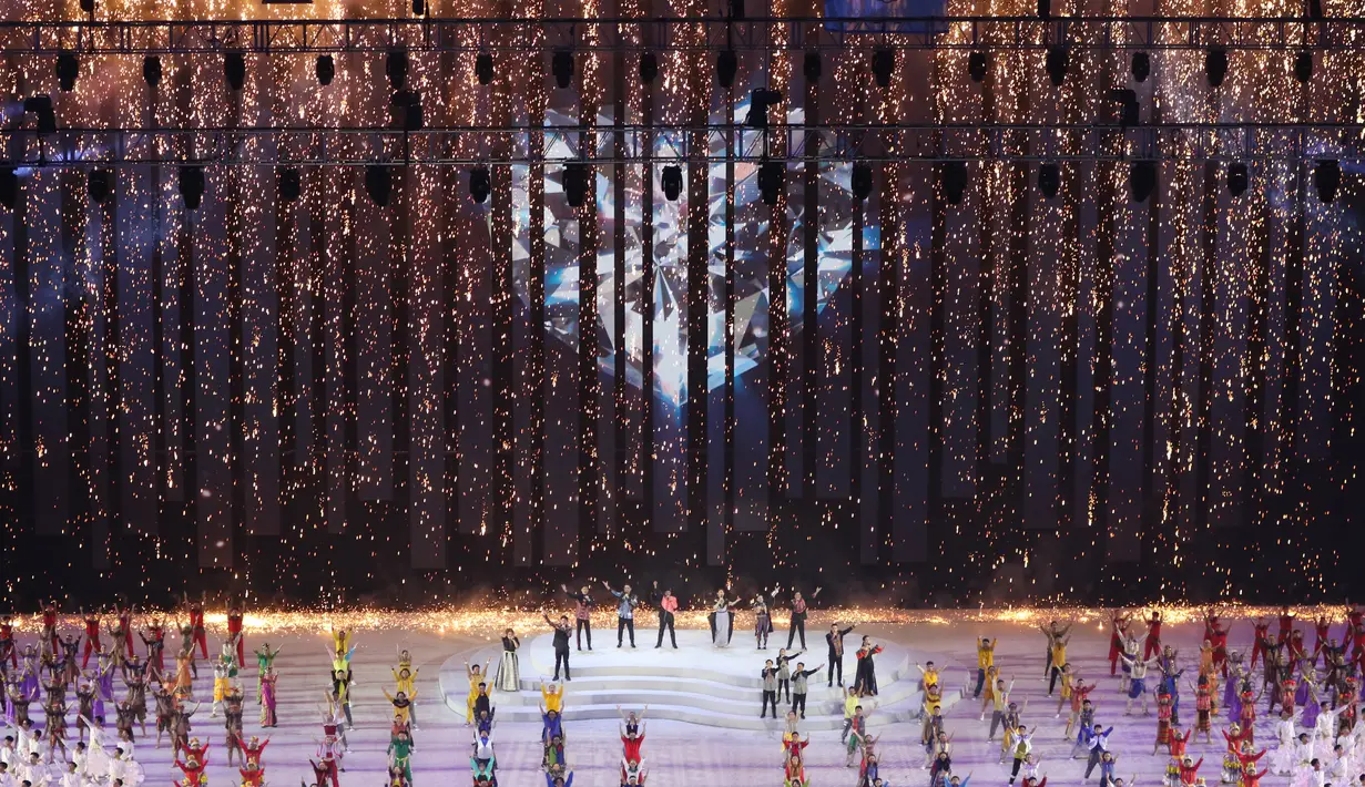 Suasana kemeriahan saat upacara pembukaan SEA Games 2019 di Philipine Arena Bulacan, Manila, Sabtu (30/11). Pesta olahraga se-Asia Tenggara ini akan berlangsung hingga 11 Desember. (Bola.com/M Iqbal Ichsan)