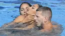 Andrea Fuentes (kiri) mengaku refleks terjun ke dasar kolam usai meyaksikan para penyelamat hanya tertegun melihat anak asuhnya tenggelam. (MTI via AP/Zsolt Szigetvary)