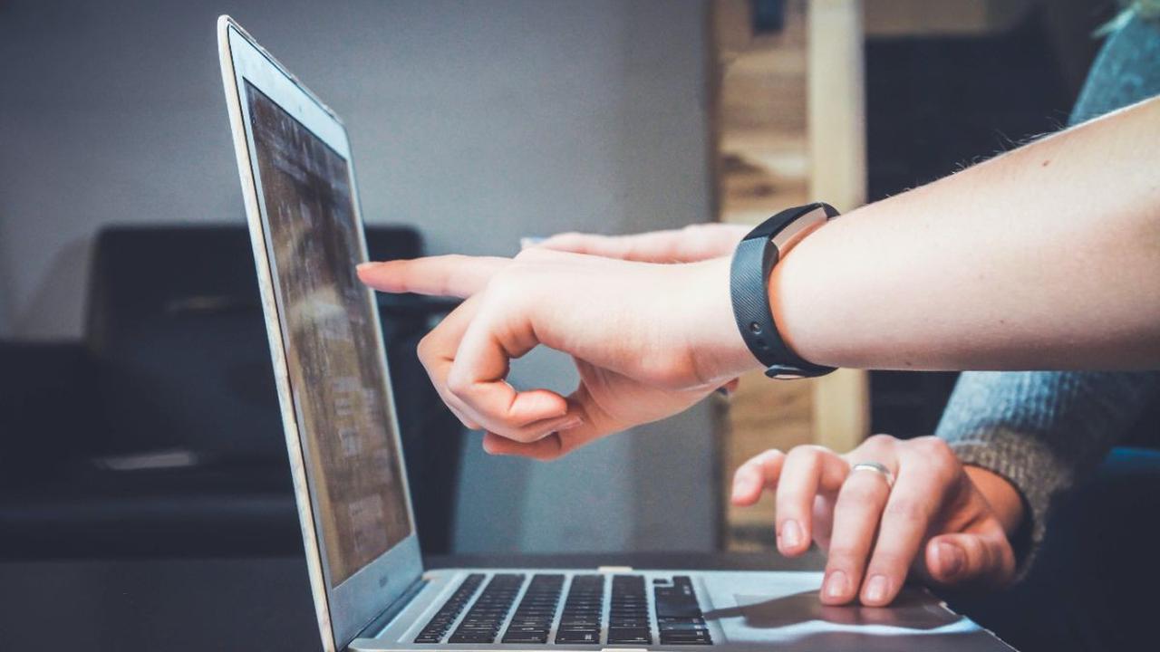 Salah satu terobosan berkat adanya komunikasi yang baik antardivisi adalah tampilan User Interface (UI) dan User Experience (UX) di Merdeka.com.