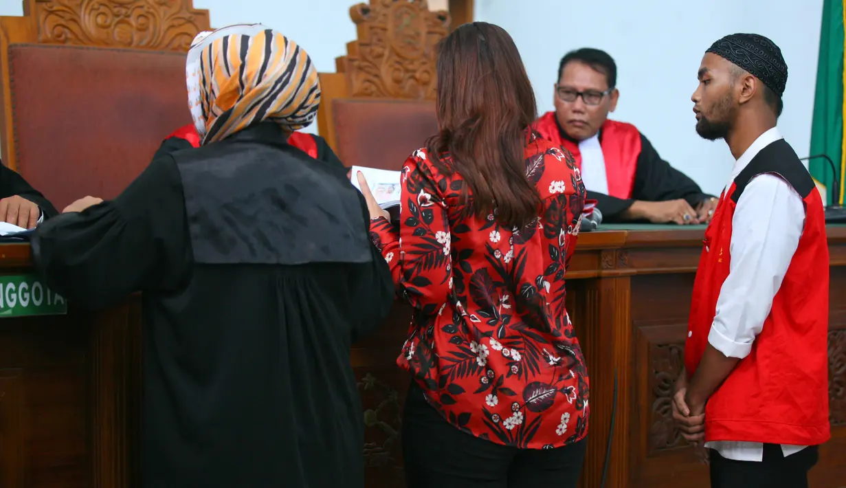 "Dan memang pas waktu pertama kali saya ketemu dia (pelaku), dia meminta maaf dan dia menangis benar menyesal. Saya bisa melihat bagaimana orang yang benar-benar iseng gitu," kata Nafa Urbach dilansir dari Liputan6. (Nurwahyunan/Bintang.com)