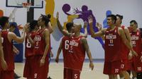 Pemain Timnas Basket Indonesia, berhasil mengalahkan Satria Muda pada laga uji coba di BSD, Tangerang, Jumat (21/7/2017). Timnas Basket menang 87-52 atas Satria Muda. (Bola.com/M Iqbal Ichsan)