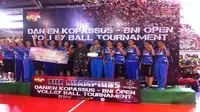 Tim putri Mabes AU keluar sebagai juara  Danjen Kopassus-BNI Open Volleyball Tournament, Jumat (7/4/2017)