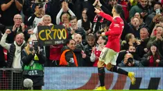 Pemain Manchester United Cristiano Ronaldo melakukan selebrasi usai mencetak gol ke gawang Sheriff pada pertandingan sepak bola Grup E Liga Europa di Old Trafford, Manchester, Inggris, 27 Oktober 2022. Manchester United menang 3-0. (AP Photo/Jon Super)
