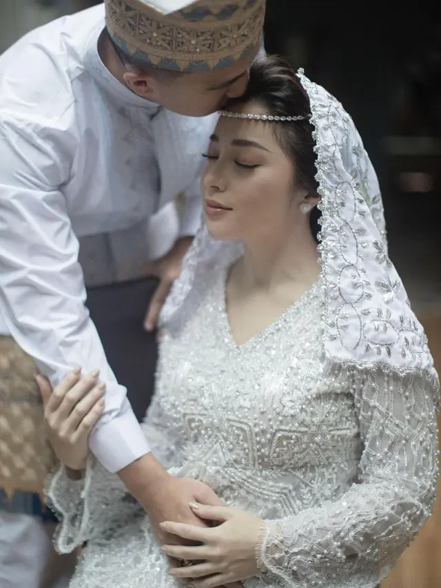 6 Potret Beda Gaya Kebaya Nikita Willy saat Gelar Pengajian 4 Bulanan Kehamilan Anak Pertama dan Kedua, Bumil Selalu Anggun