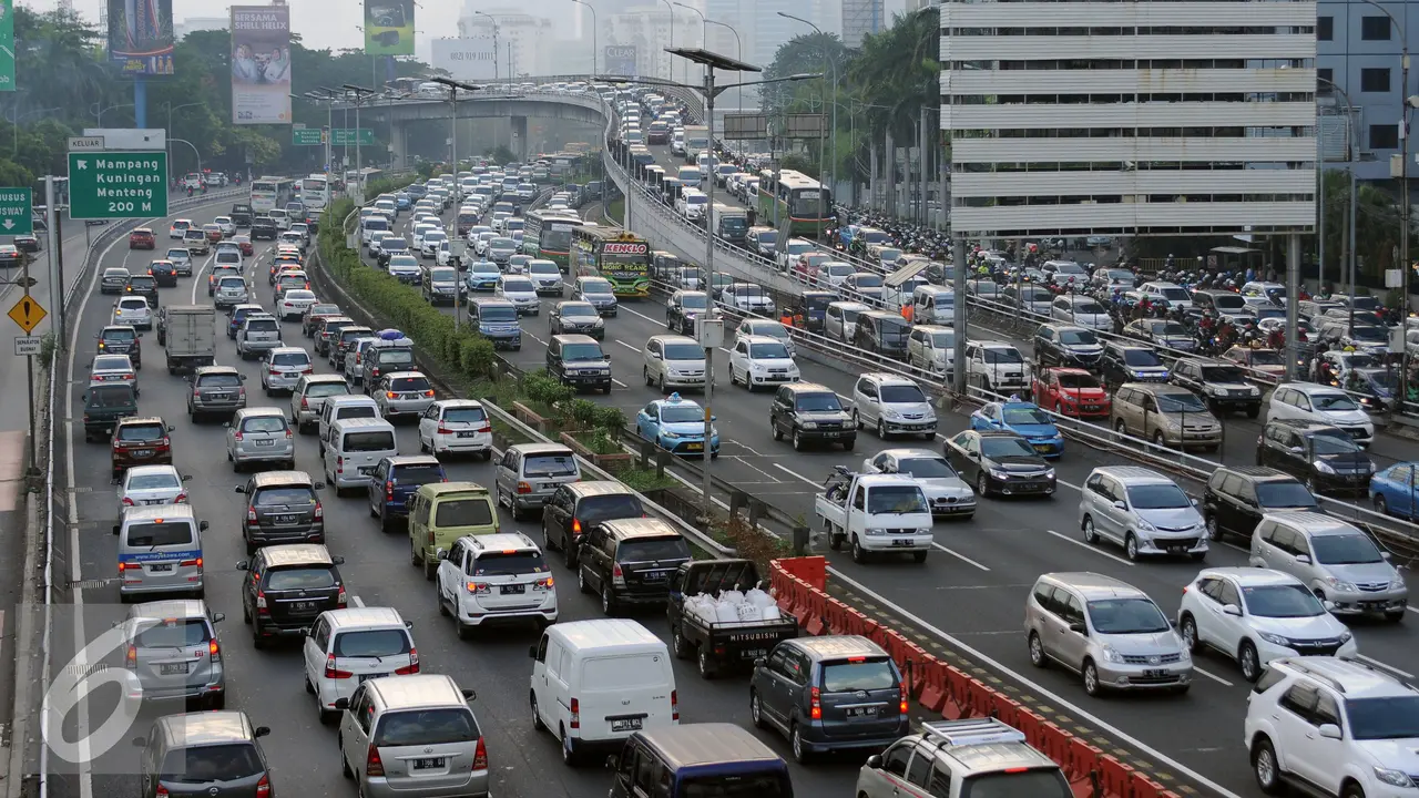 20160701- Pemudik Berkendara Mulai Meninggalkan Jakarta- Helmi Fithriansyah