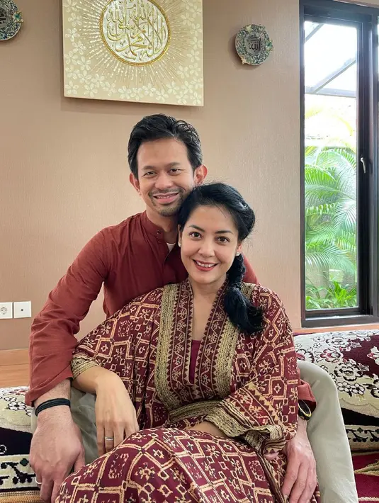 "Itu eksepsi dari pihak suaminya, dan terbukti memang beliau (Lulu) tidak berdomisili di Jakarta," sambung Jajat. [Instagram/banimmulia]