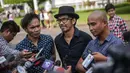 Kaka, Ridho dan Ivan saat menjawab pertanyaan wartawan di Istana Kepresidenan, Jakarta, Rabu (3/6/2015). Kedatangan Slank karena mendapat undangan oleh Presiden Joko Widodo untuk makan siang bersama. (Liputan6.com/Faizal Fanani)