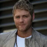 Seorang penyanyi asal Irlandia, mantan personil Westlife