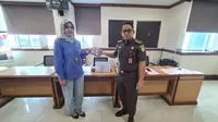 DIrektur PT Banteng Laut Indonesia mengembalikan kerugian negara (Liputan6.com/Eka Hakim)