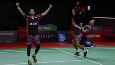 Indonesia yang berhasil meloloskan dua pasangan ganda putra di babak semifinal Daihatsu Indonesia Masters 2022 gagal menciptakan all Indonesian final usai Marcus Fernaldi Gideon/Kevin Sanjaya Sukamuljo dijegal wakil Cina yang memulai turnamen dari babak kualifikasi. Sementara Fajar Alfian/Muhammad Rian Ardianto sukses melangkah ke partai puncak usai menyingkirkan wakil Cina lainnya yang juga memulai turnamen dari babak kualifikasi. (Bola.com/Ikhwan Yanuar)