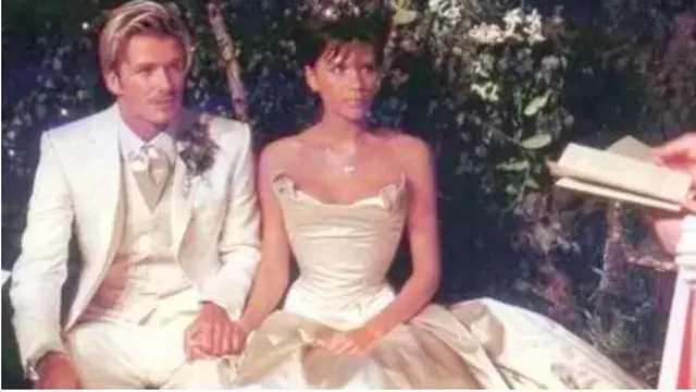 7 Potret Jadul David dan Victoria Beckham, Selalu Tampil Romantis Sejak Dulu