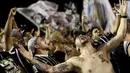 Suporter Corinthians merayakan gelar juara Brazil Serie A setelah pertandingan melawan Vasco, di Rio de Janeiro, (19/11/2015). (Reuters/Ueslei Marcelino)