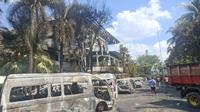 Puluhan mobil hangus dalam insiden demo ricuh di Makassar