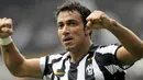 Selebrasi striker Juventus Fabio Quaglierella seusai mencetak gol ketiga timnya ke gawang Lecce dalam lanjutan Serie A di Olimpico, Turin, 17 Oktober 2010. Juve unggul 4-0. AFP PHOTO / OLIVIER MORIN 