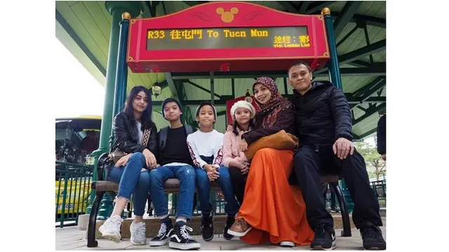 Momen seru Andra dan keluarga saat liburan.