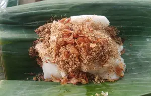 Ketan Bintul, menu khas berbuka puasa asal Banten, yang berusia ratusan tahun. (Liputan6.com/Yandhi Deslatama)