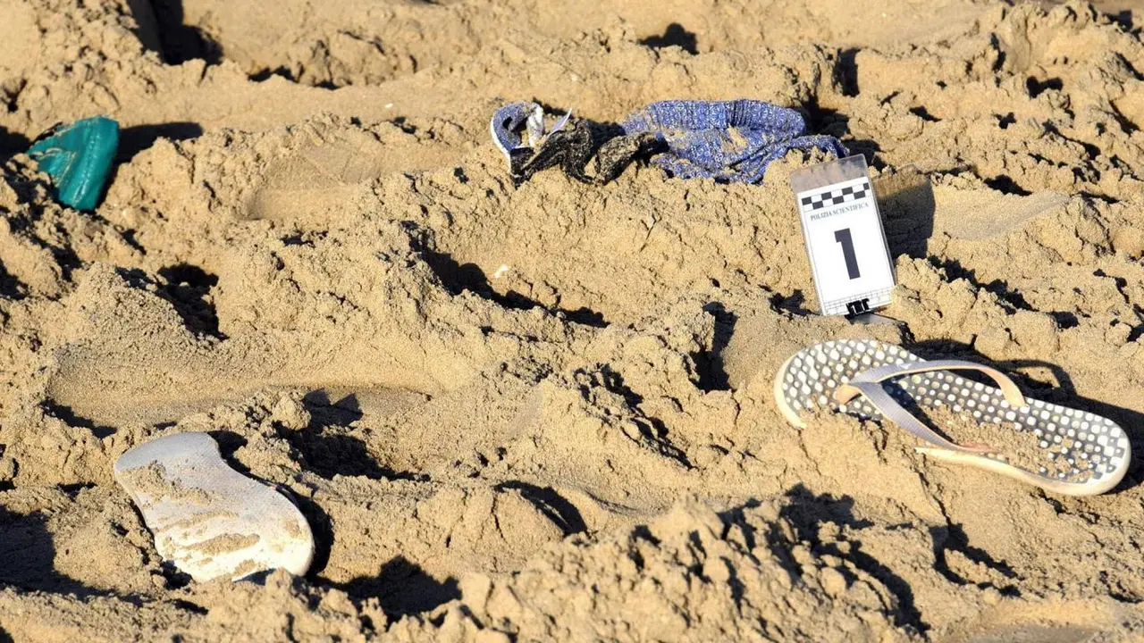 Turis Polandia Diperkosa di Depan Pacar di Pantai Terkenal Italia