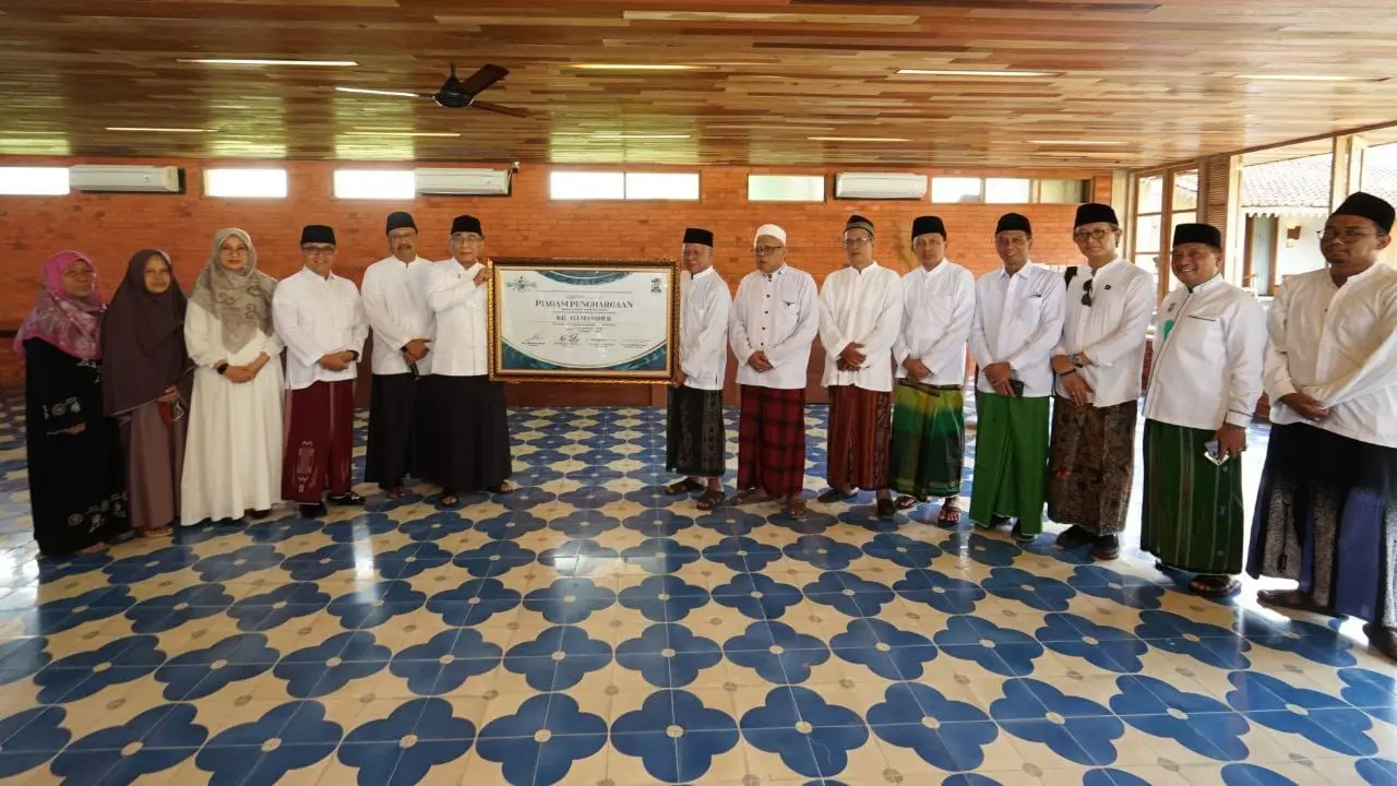 PBNU Berikan Penghargaan pada Mendiang KH. Ali Manshur, Penggubah Sholawat Badar di Banyuwangi