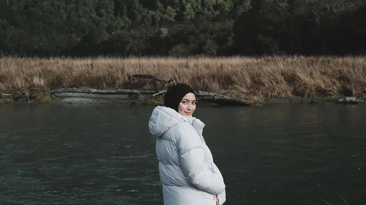 Gaya Liburan Citra Kirana di New Zealand Bersama Keluarga, Inspirasi Fashion Musim Dingin