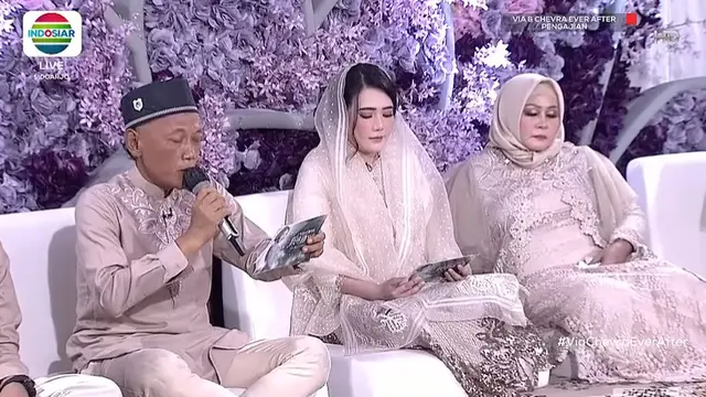 Cantiknya Via Vallen di Momen Pengajian dengan Busana Bernuansa Nude