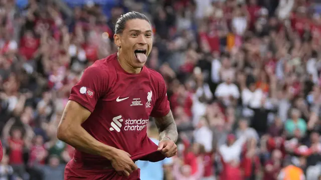 Foto: Trofi Perdana Darwin Nunez Jadi Dahaga 16 Tahun Penantian Juara Community Shield bagi Liverpool